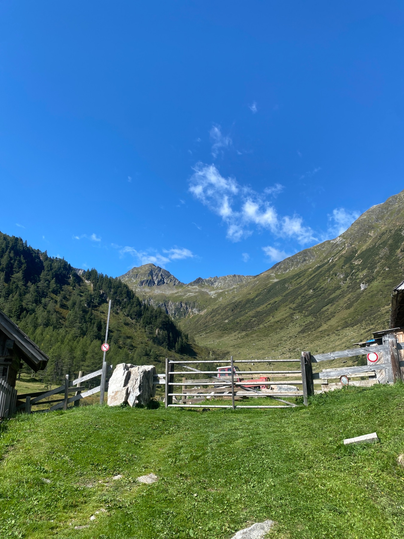 Tagesfoto der Hölzler Hütte